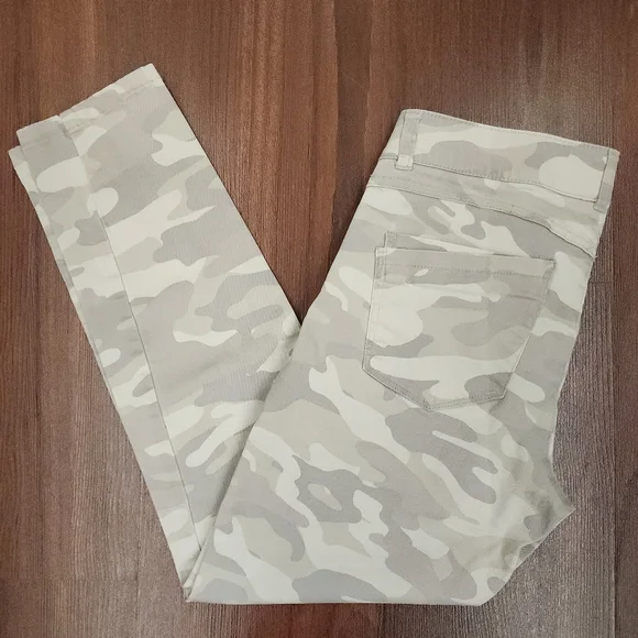 Democracy Tan Camo Mid Rise Ab Technology Skinny Jeans Womens Size 8 EUC - Picture 1 of 11